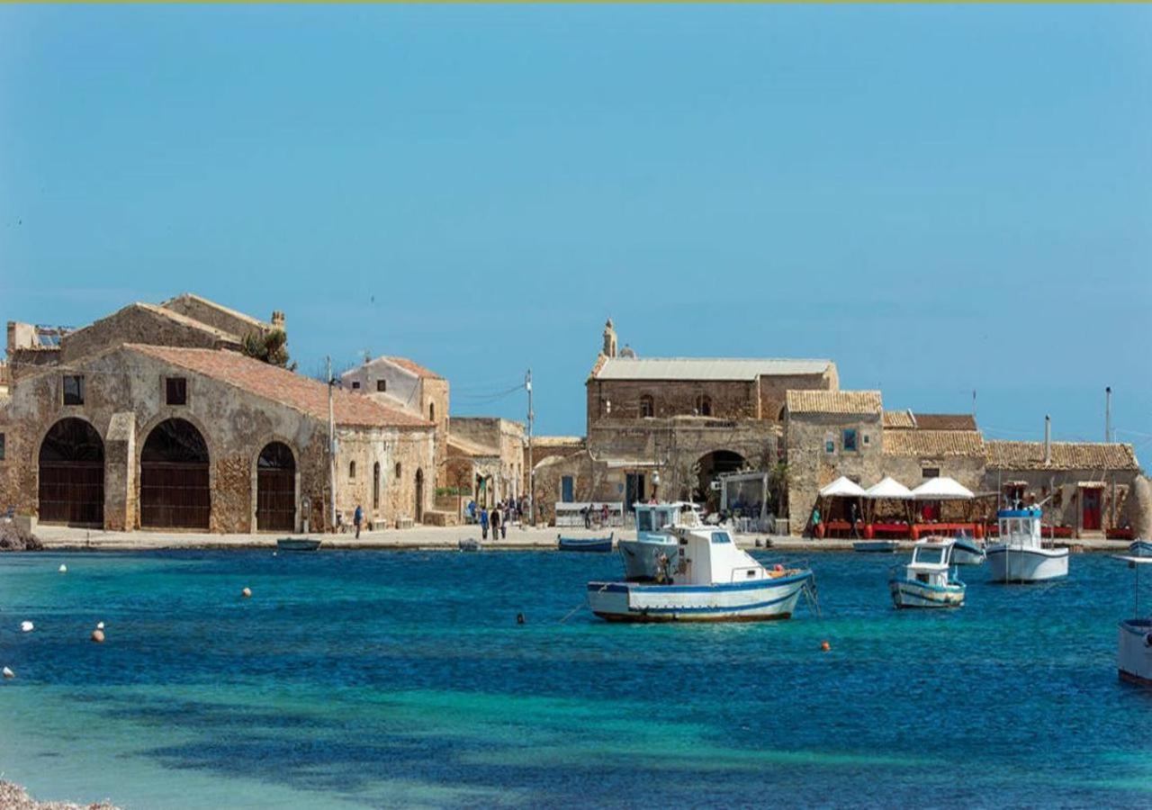 Tra Cielo E Mare - Spiaggia San Lorenzo Рейтани Экстерьер фото